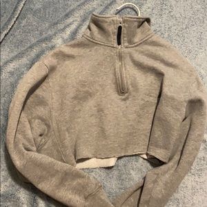 super cute Gray cropped sweater